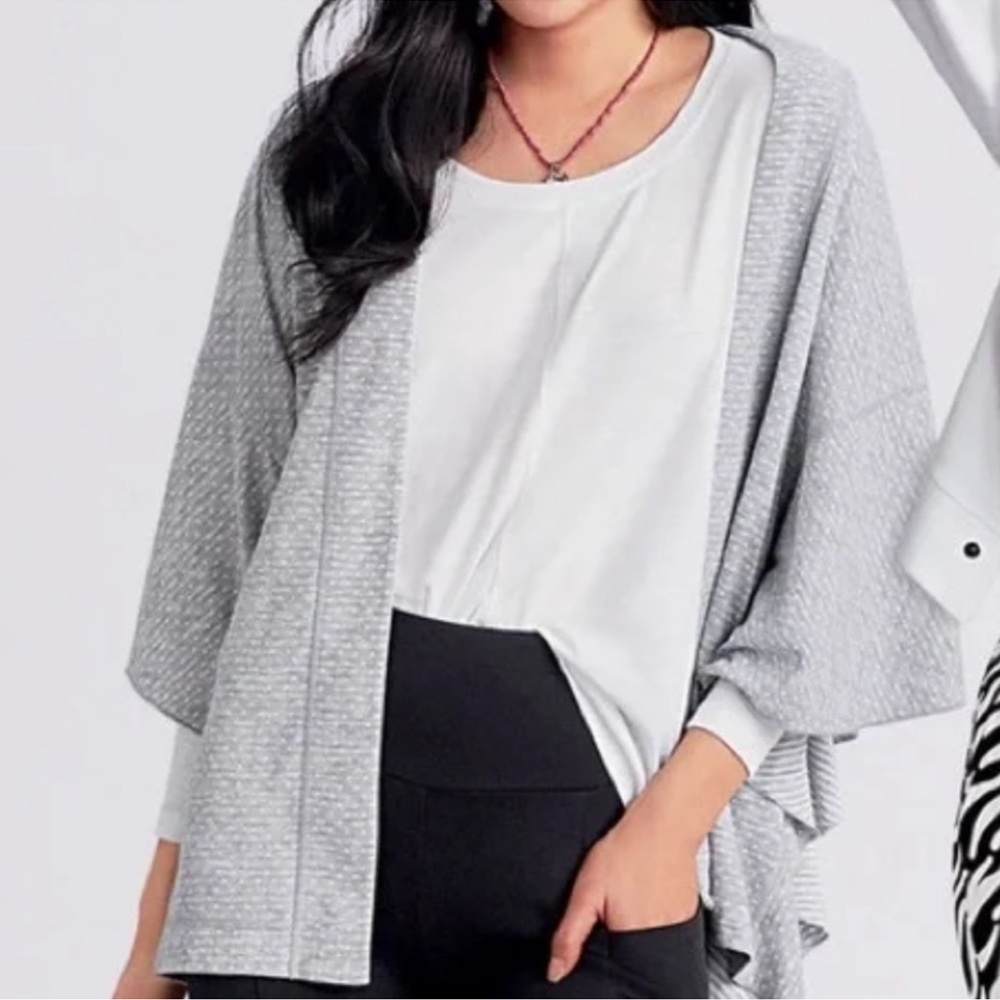 CAbi ATC Cape Reversible Topper in Gray & White - Size XS- Spring 2021